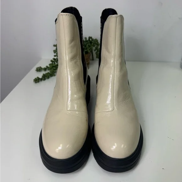 Karl Lagerfeld Cream Colored Patent Chelsea Boots, Women’s 9 - Picture 5 of 8